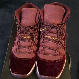 Nike air Jordan 12 retro size boys 9 youth